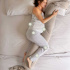 Bbhugme Gravid/Amningskudde Seashell Beige i gruppen Mamma / Amning / Amningskuddar hos Bonti (BBHU155457)