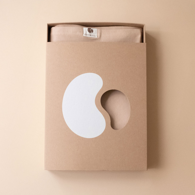 Coracor Bärsjal Natural Dye Pomegranate i gruppen Presenttips / Babyshower hos Bonti (COCRWRA030)