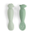 Done By Deer Pre-spoon Tiny Farm Green 2-pack i gruppen Babytillbehör / Äta och mata / Bestick hos Bonti (DOBD1159043)