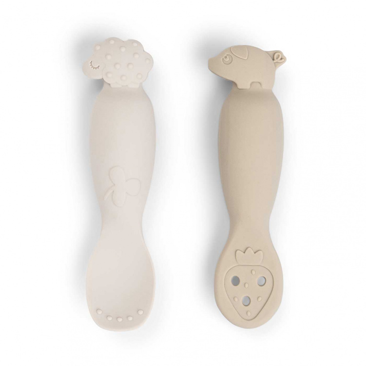 Done By Deer Pre-spoon Tiny Farm Sand 2-pack i gruppen Babytillbehör / Äta och mata / Bestick hos Bonti (DOBD1159049)