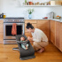 Ergobaby Babysitter Evolve Charcoal Grey i gruppen Presenttips / Babyshower hos Bonti (ERBAEVLBNCCHRGRY)