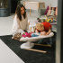 Stokke YOGA Babysitter Light Sand i gruppen Presenttips / Babyshower hos Bonti (STOK679501)
